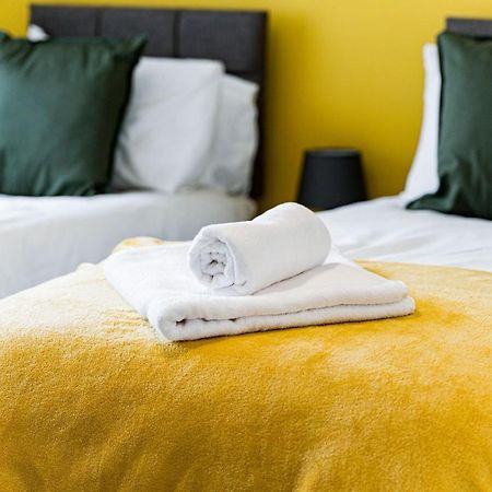 Special Rate For Bookings More Than 7 Nights, Warm Spacious Contractor House Near Liverpool City Centre Sleeps 8 Kitchen & Dining Room, Washing Machine Kültér fotó