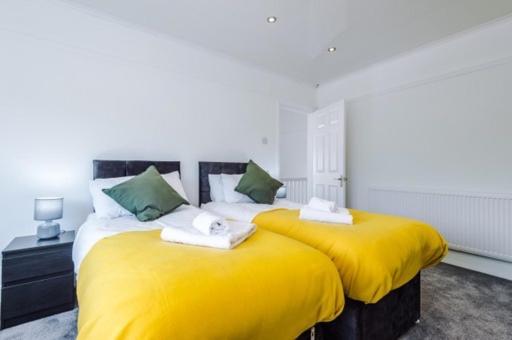 Special Rate For Bookings More Than 7 Nights, Warm Spacious Contractor House Near Liverpool City Centre Sleeps 8 Kitchen & Dining Room, Washing Machine Kültér fotó